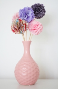 Stoffblumen in Vase