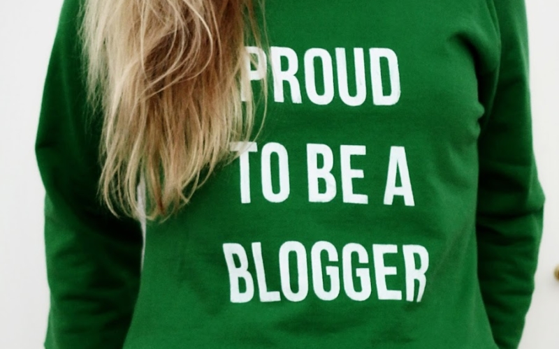 Proud to be a Blogger Pulli