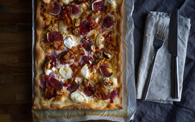 20 Minuten Deluxe-Flammkuchen – mit Feigen, Ziegenkäse und karamellisierten Walnüssen