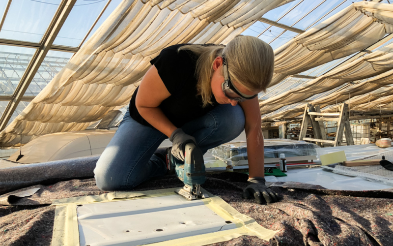 Camper Umbau Teil 5: Dachluke und Fenster einbauen