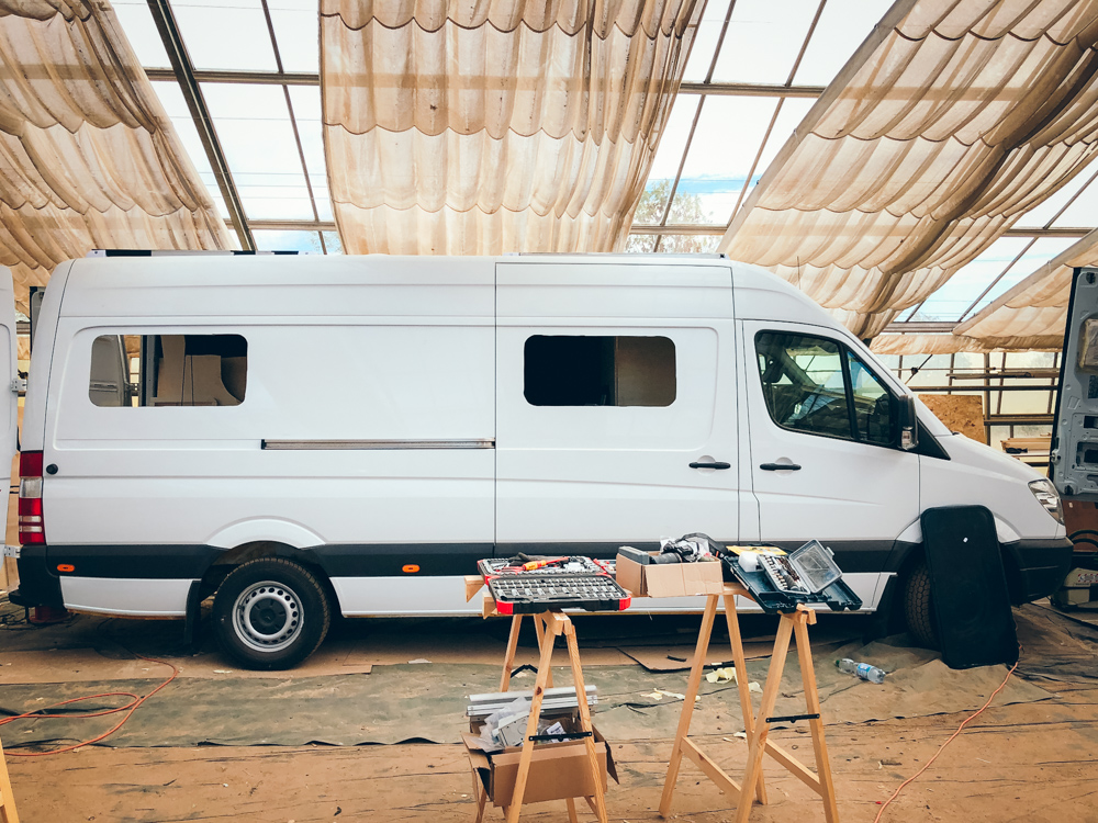 Camper Umbau Teil 5: Dachluke und Fenster einbauen - Pech & Schwefel