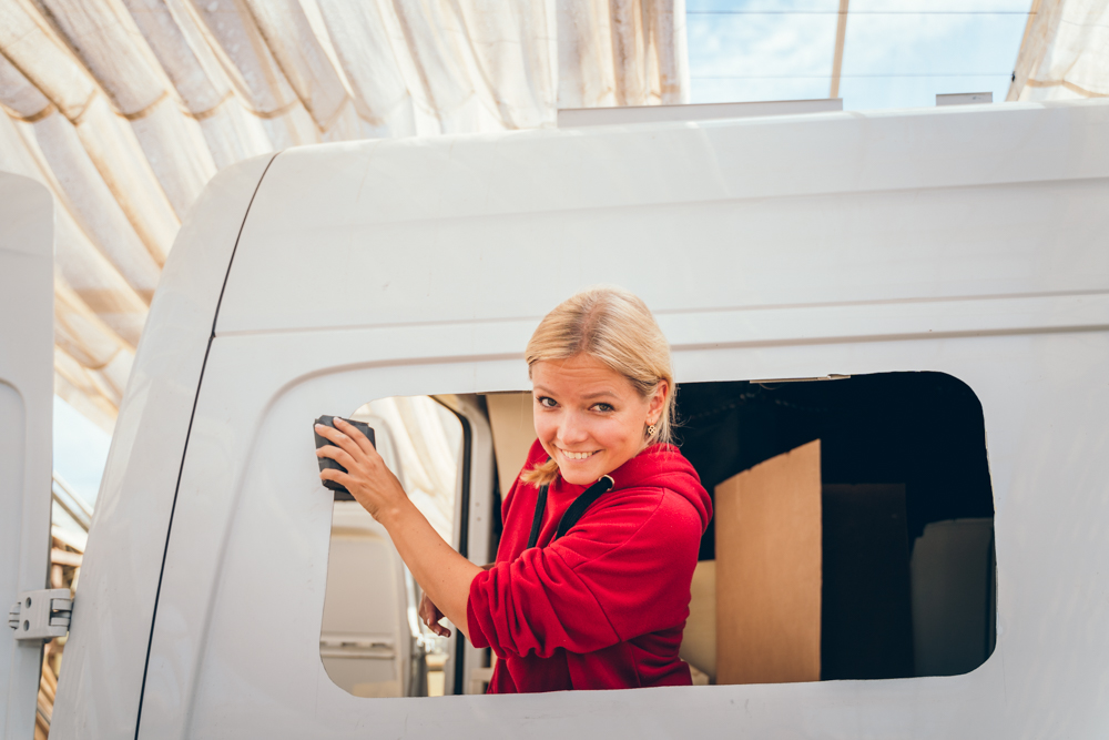 Camper Umbau Teil 5: Dachluke und Fenster einbauen - Pech & Schwefel